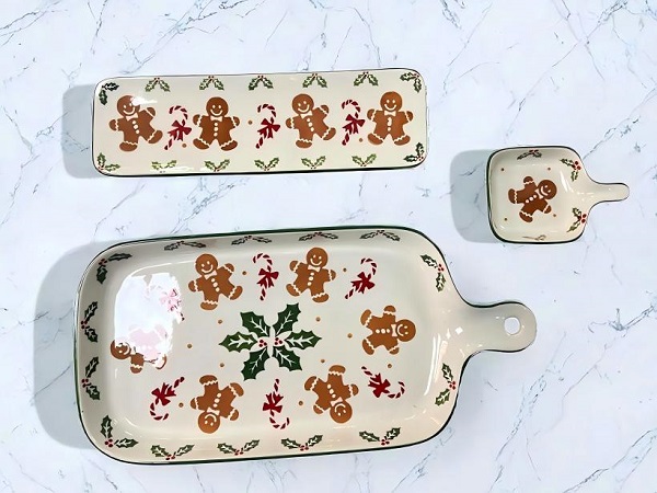 Bạn đang tìm kiếm bộ đồ ăn Giáng sinh dễ thương và thiết thực?