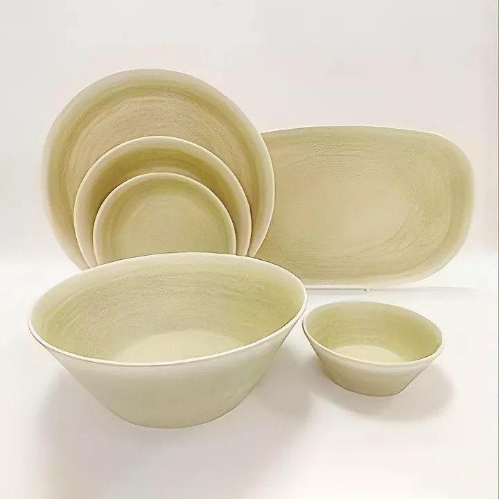 Bộ đồ ăn bằng gốm kem