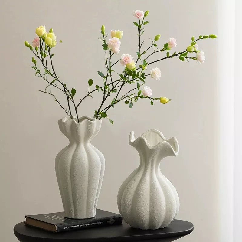 Bình gốm hiện đại tự nhiên
