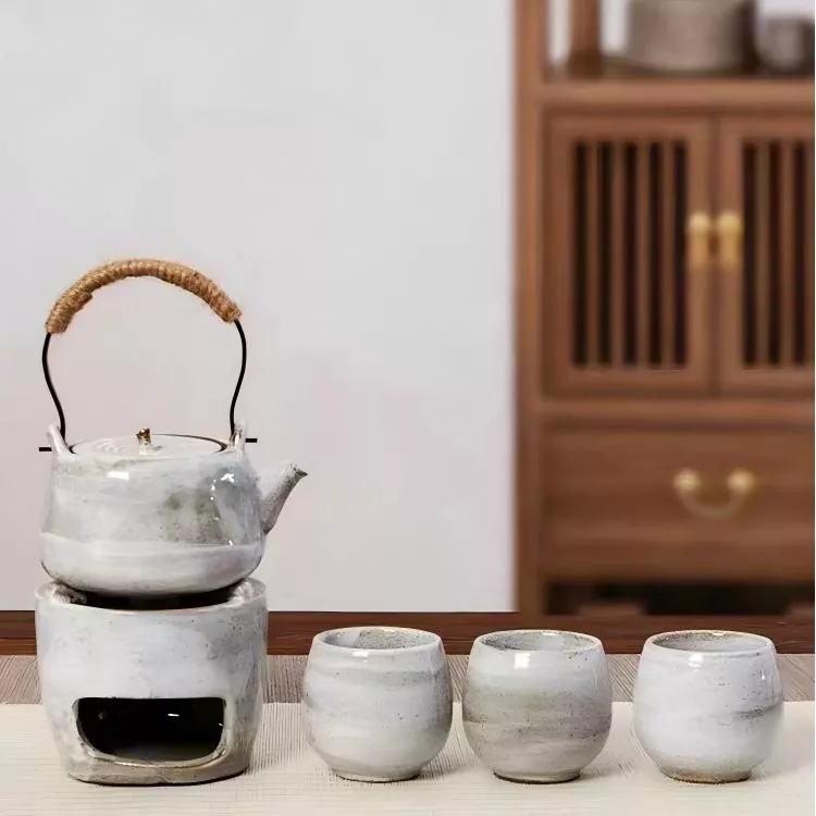 Bộ tách trà truyền thống với ấm trà